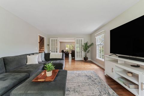 Tiny photo for 635 Oakview Drive, Algonquin, IL 60102 (MLS # 12649214)