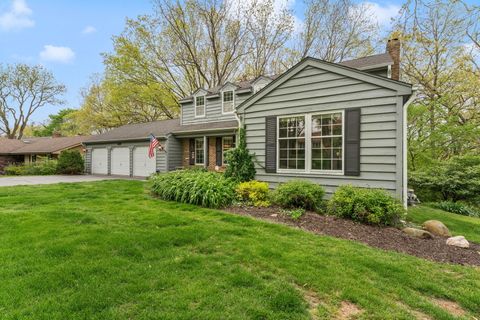 Tiny photo for 635 Oakview Drive, Algonquin, IL 60102 (MLS # 12649214)