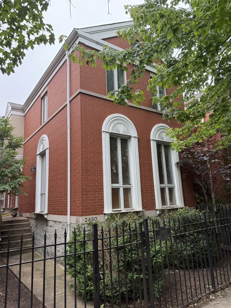 2450 N Janssen Avenue