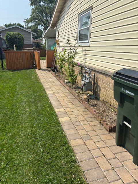 Tiny photo for 621 Clearmont Drive, Elk Grove Village, IL 60007 (MLS # 12555789)