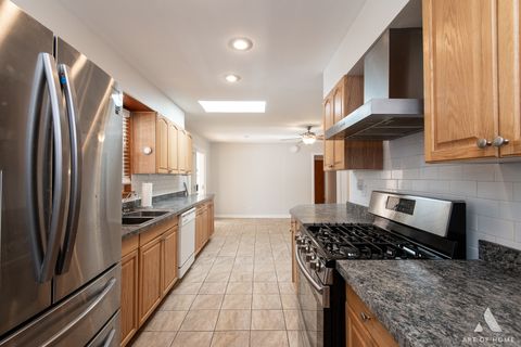 Tiny photo for 621 Clearmont Drive, Elk Grove Village, IL 60007 (MLS # 12555789)