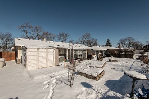 Tiny photo for 621 Clearmont Drive, Elk Grove Village, IL 60007 (MLS # 12555789)