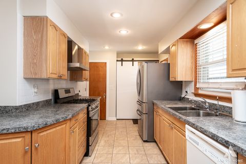 Tiny photo for 621 Clearmont Drive, Elk Grove Village, IL 60007 (MLS # 12555789)