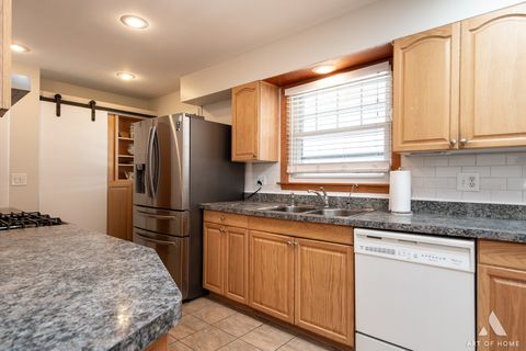 Tiny photo for 621 Clearmont Drive, Elk Grove Village, IL 60007 (MLS # 12555789)