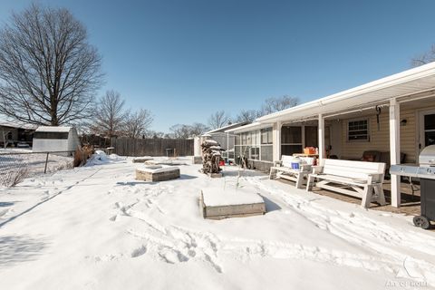 Tiny photo for 621 Clearmont Drive, Elk Grove Village, IL 60007 (MLS # 12555789)