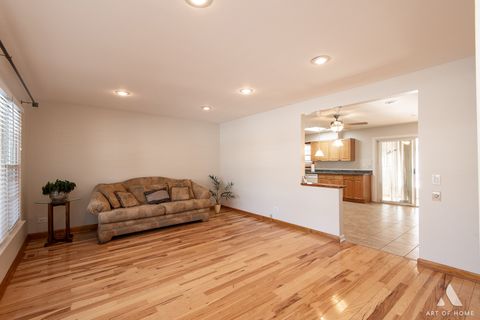 Tiny photo for 621 Clearmont Drive, Elk Grove Village, IL 60007 (MLS # 12555789)