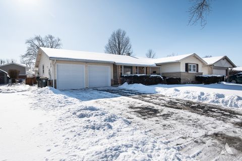 Tiny photo for 621 Clearmont Drive, Elk Grove Village, IL 60007 (MLS # 12555789)