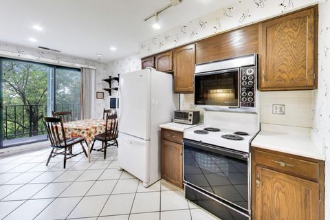 Tiny photo for 9558 Gross Point Road #A605, Skokie, IL 60076 (MLS # 12660219)