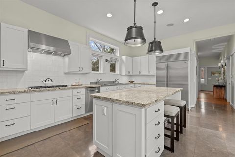 Tiny photo for 530 ESSEX Road, Kenilworth, IL 60043 (MLS # 12382419)