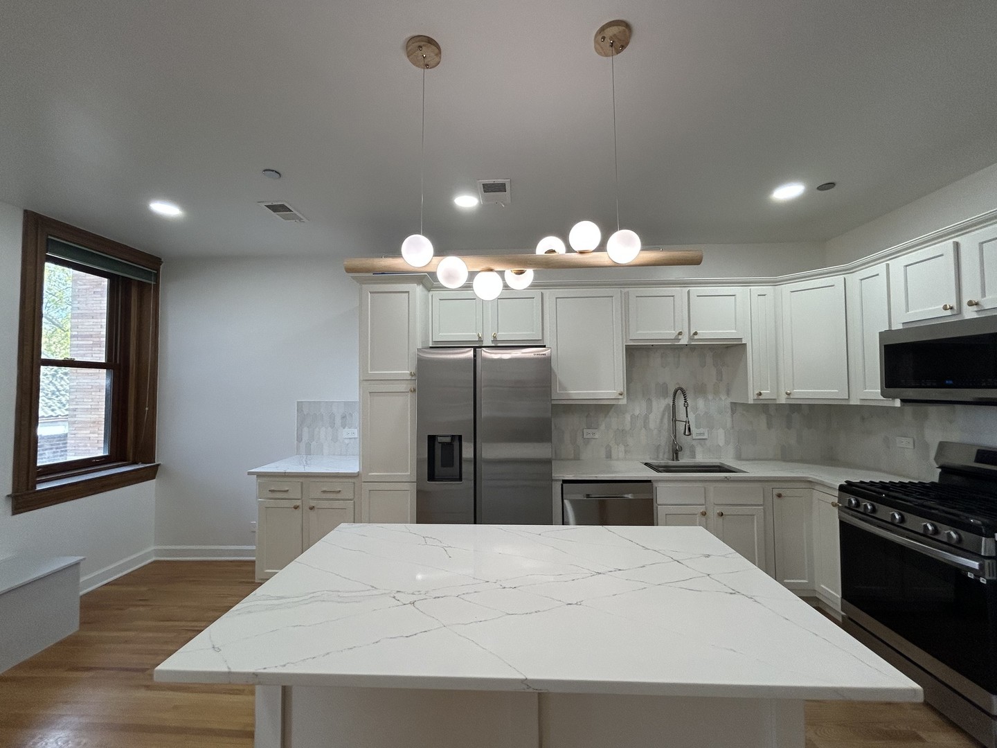 550 W Surf Street 419