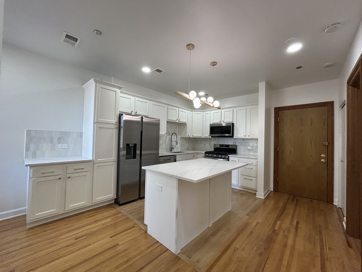 550 W Surf Street 419