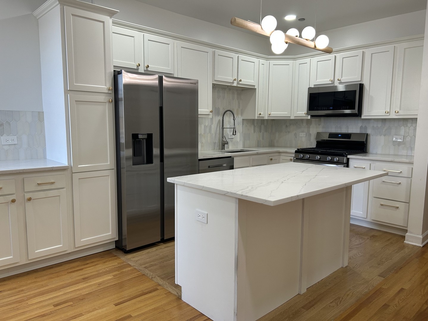 550 W Surf Street 419