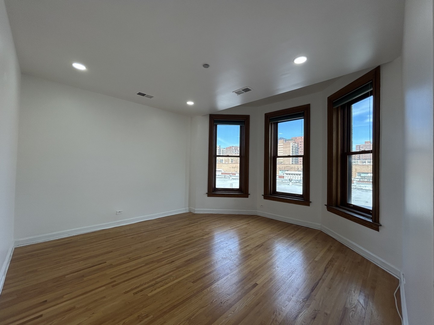 550 W Surf Street 419