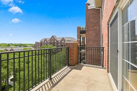 Tiny photo for 440 W Mahogany Court #603, Palatine, IL 60067 (MLS # 12685552)