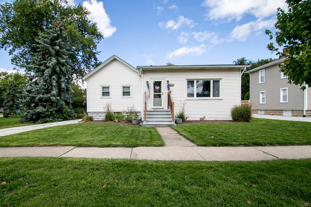 Photo for 333 W North Street, Peotone, IL 60468 (MLS # 12455871)