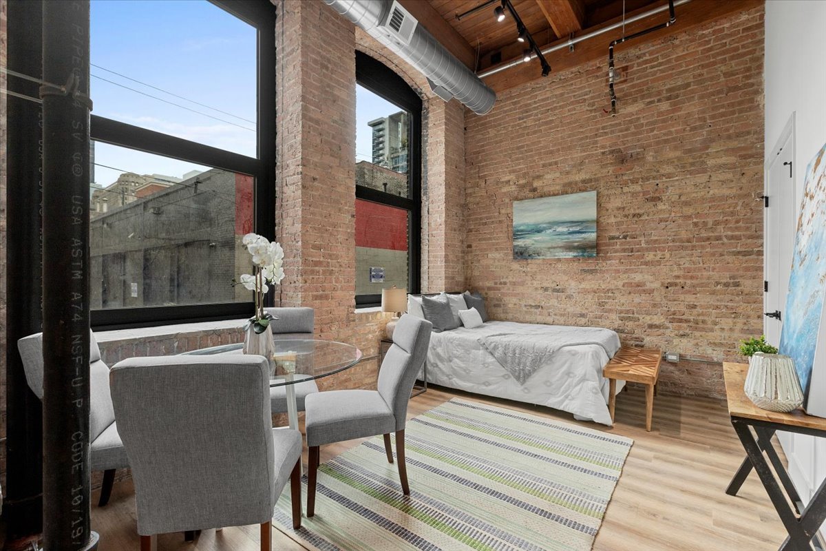 153 W Ohio Street 103