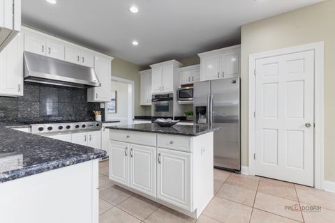 Tiny photo for 1 Enclave Way, Hawthorn Woods, IL 60047 (MLS # 12591532)