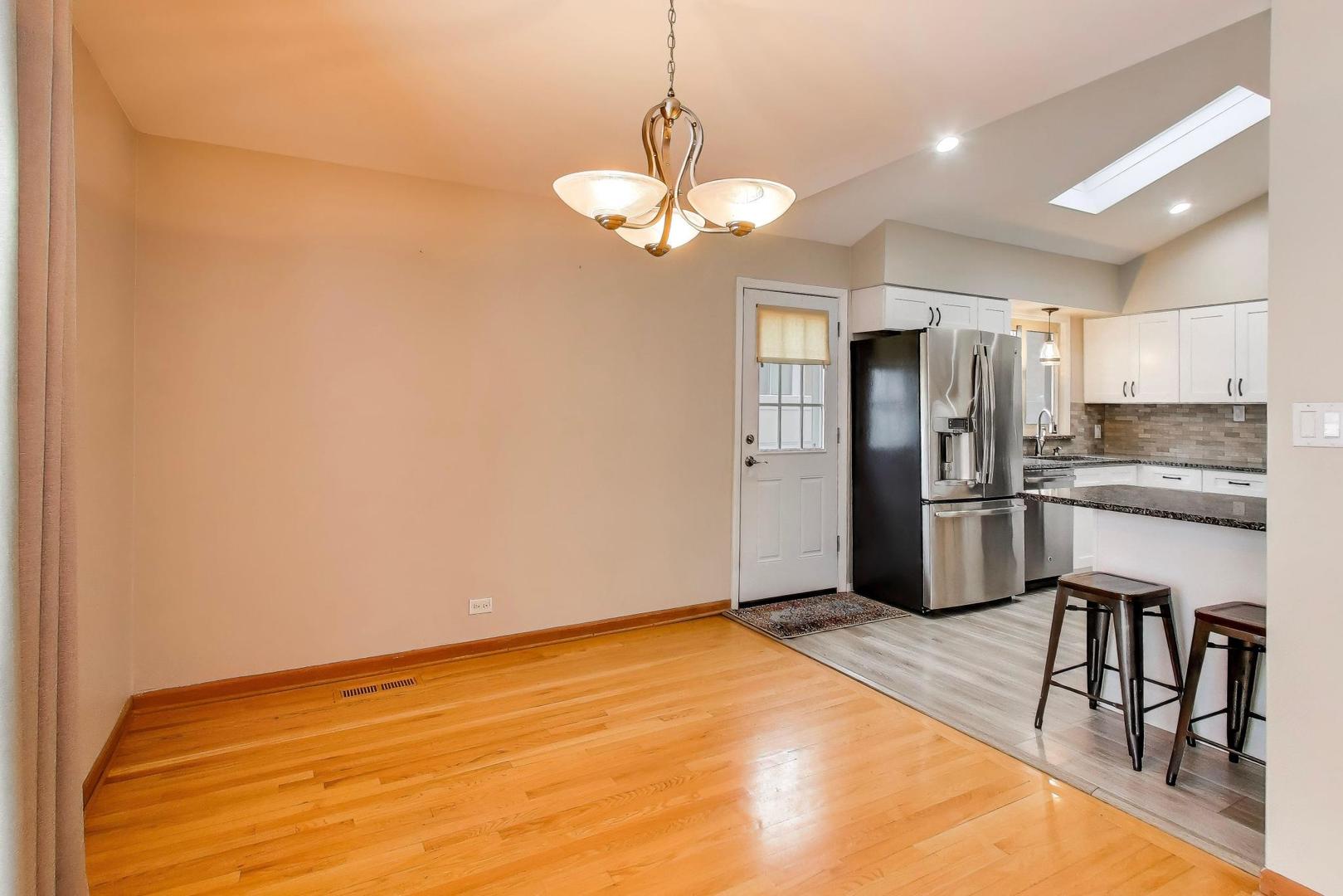 9416 OLIPHANT Avenue