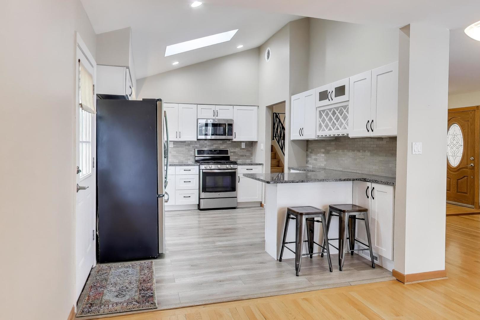 9416 OLIPHANT Avenue