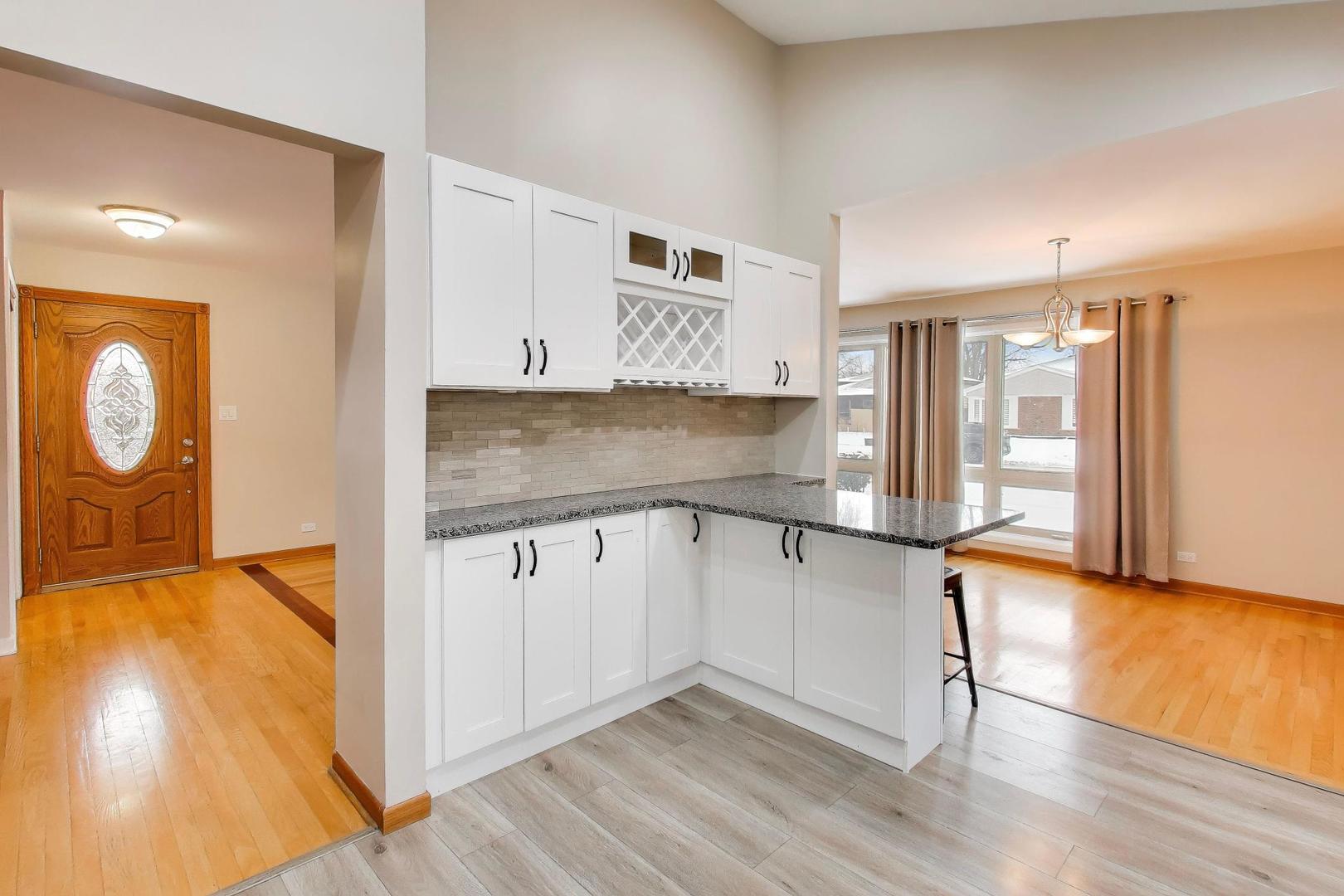 9416 OLIPHANT Avenue