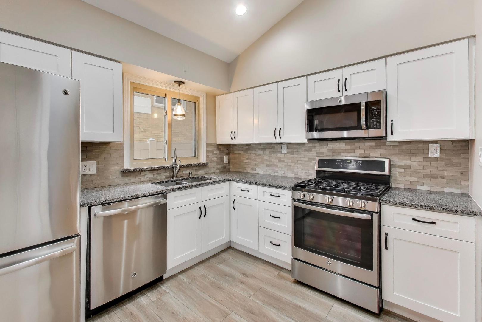 9416 OLIPHANT Avenue