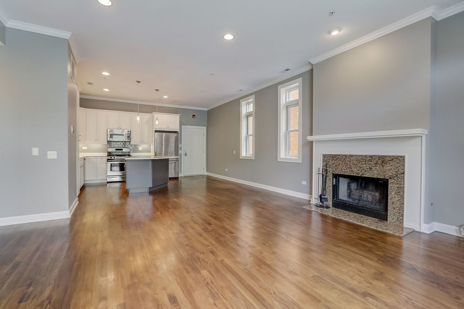 819 Foster Street 3N