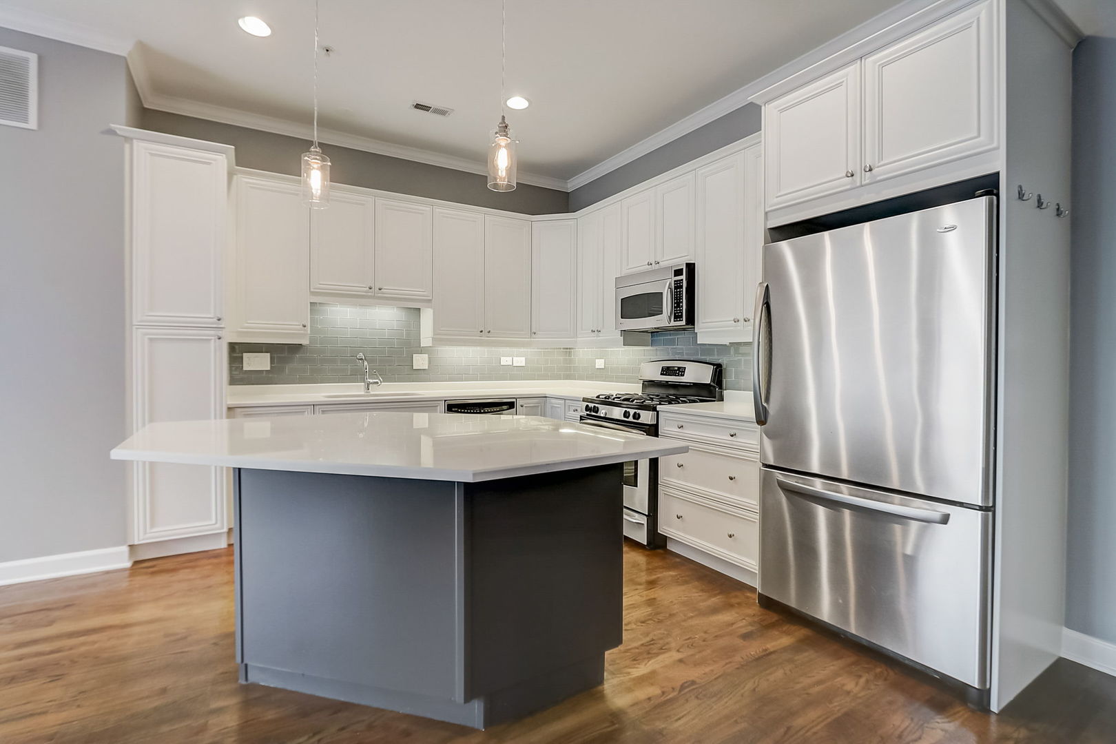 819 Foster Street 3N