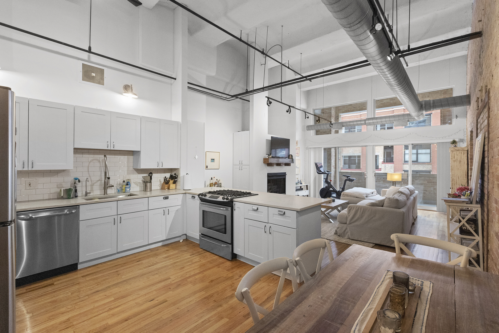 1000 W Washington Boulevard 314
