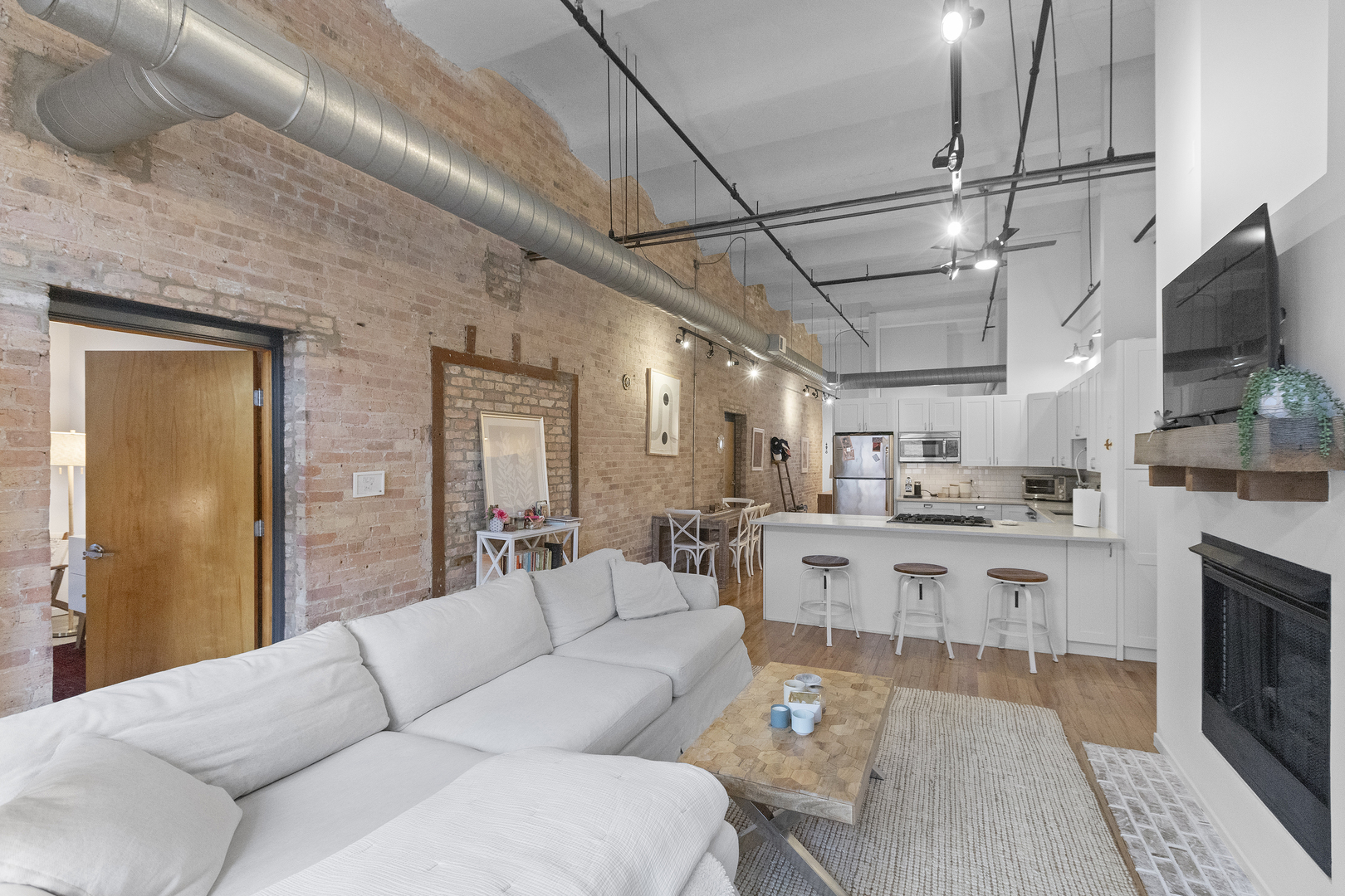 1000 W Washington Boulevard 314
