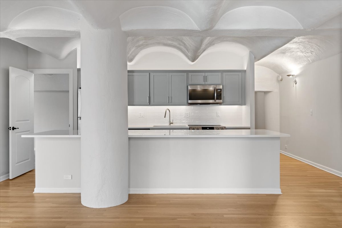 345 N Canal Street 608