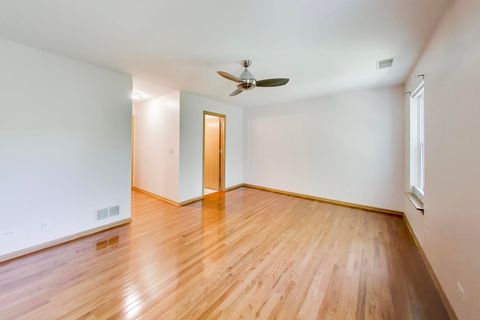 Tiny photo for 557 Shakespeare Drive, Grayslake, IL 60030 (MLS # 12688395)