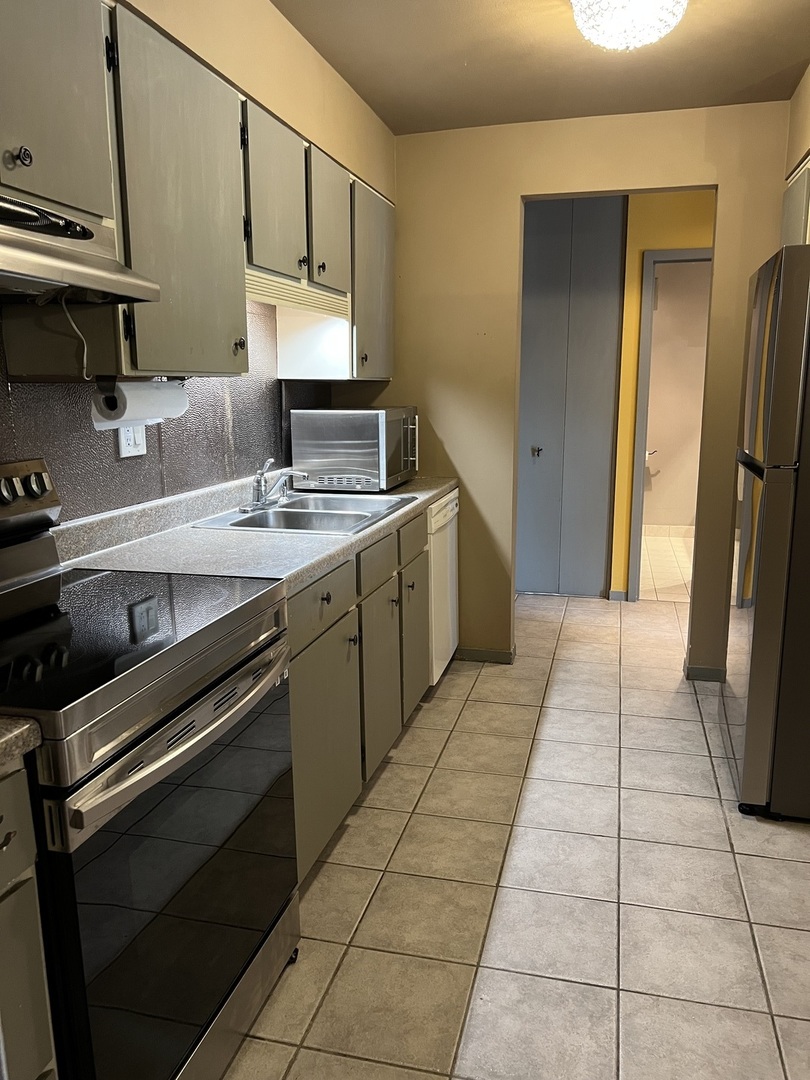 1505 E Central Road 303A