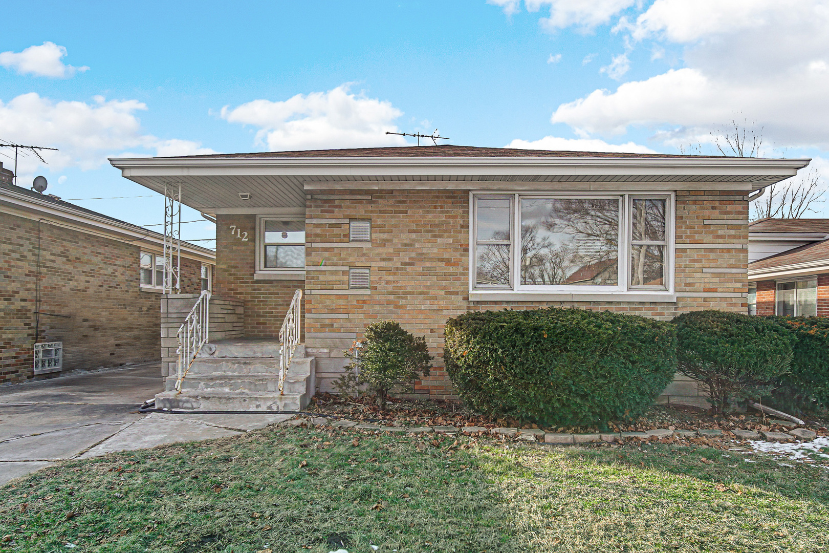 712 May Street