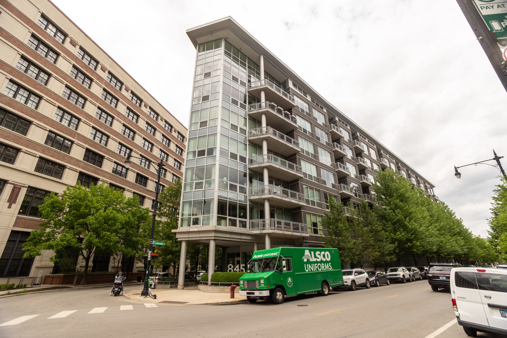 845 N Kingsbury Street 704