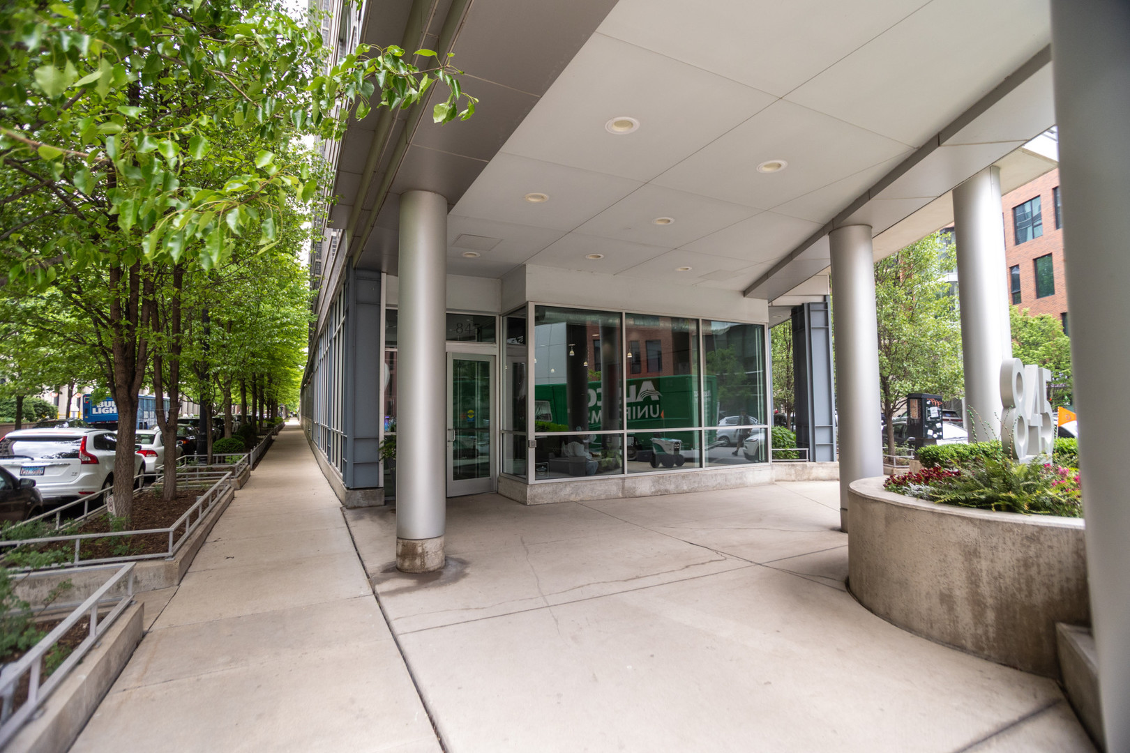845 N Kingsbury Street 704