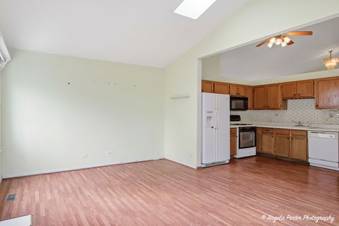 Tiny photo for 1328 Spalding Drive, Mundelein, IL 60060 (MLS # 12554597)