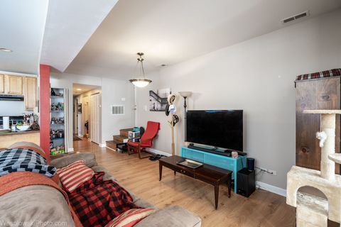 Tiny photo for 4900 N Lawndale Avenue #G, Chicago, IL 60625 (MLS # 12448270)