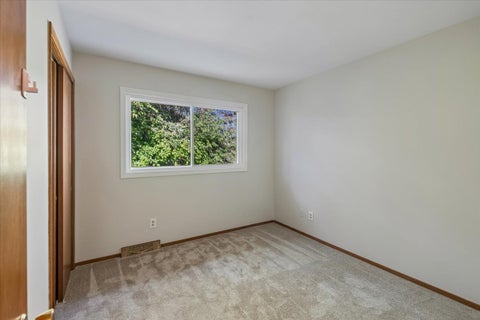 Tiny photo for 921 Bartlett Terrace, Libertyville, IL 60048 (MLS # 12770441)