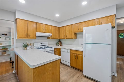Tiny photo for 921 Bartlett Terrace, Libertyville, IL 60048 (MLS # 12770441)