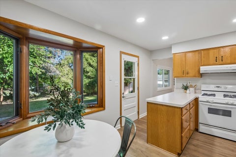 Tiny photo for 921 Bartlett Terrace, Libertyville, IL 60048 (MLS # 12770441)