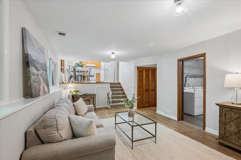 Tiny photo for 921 Bartlett Terrace, Libertyville, IL 60048 (MLS # 12770441)