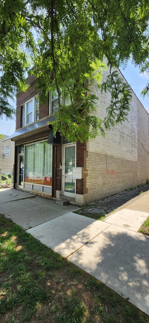 5905-5909 W Fullerton Avenue