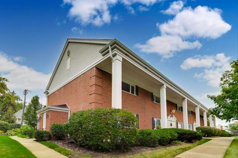 Tiny photo for 1406 Chanticleer Lane #1406, Hinsdale, IL 60521 (MLS # 12500440)