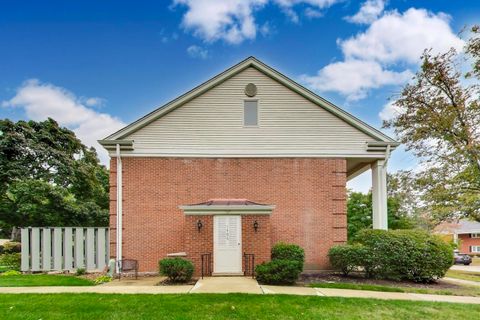 Tiny photo for 1406 Chanticleer Lane #1406, Hinsdale, IL 60521 (MLS # 12500440)