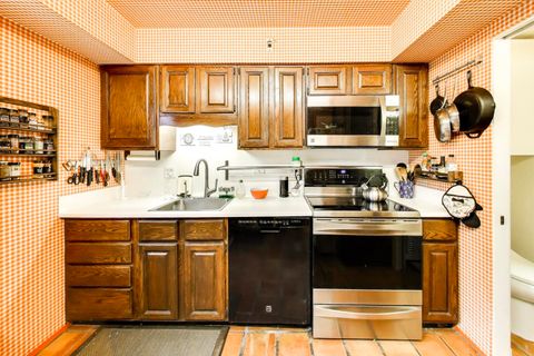 Tiny photo for 1406 Chanticleer Lane #1406, Hinsdale, IL 60521 (MLS # 12500440)