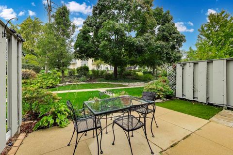 Tiny photo for 1406 Chanticleer Lane #1406, Hinsdale, IL 60521 (MLS # 12500440)