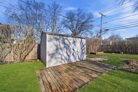 Tiny photo for 1319 N Chestnut Avenue, Arlington Heights, IL 60004 (MLS # 12547346)