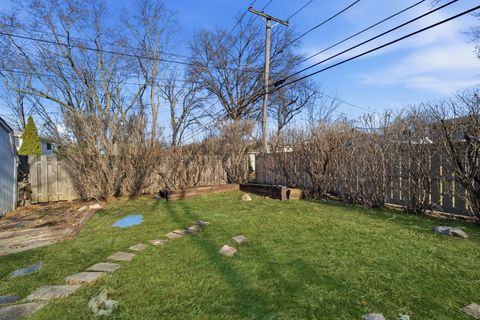 Tiny photo for 1319 N Chestnut Avenue, Arlington Heights, IL 60004 (MLS # 12547346)