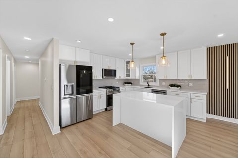 Tiny photo for 1319 N Chestnut Avenue, Arlington Heights, IL 60004 (MLS # 12547346)