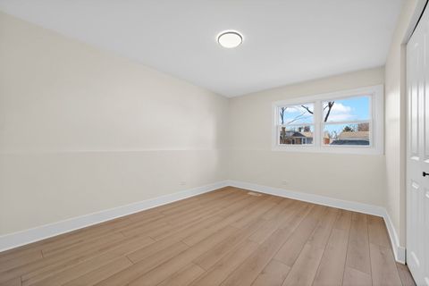 Tiny photo for 1319 N Chestnut Avenue, Arlington Heights, IL 60004 (MLS # 12547346)